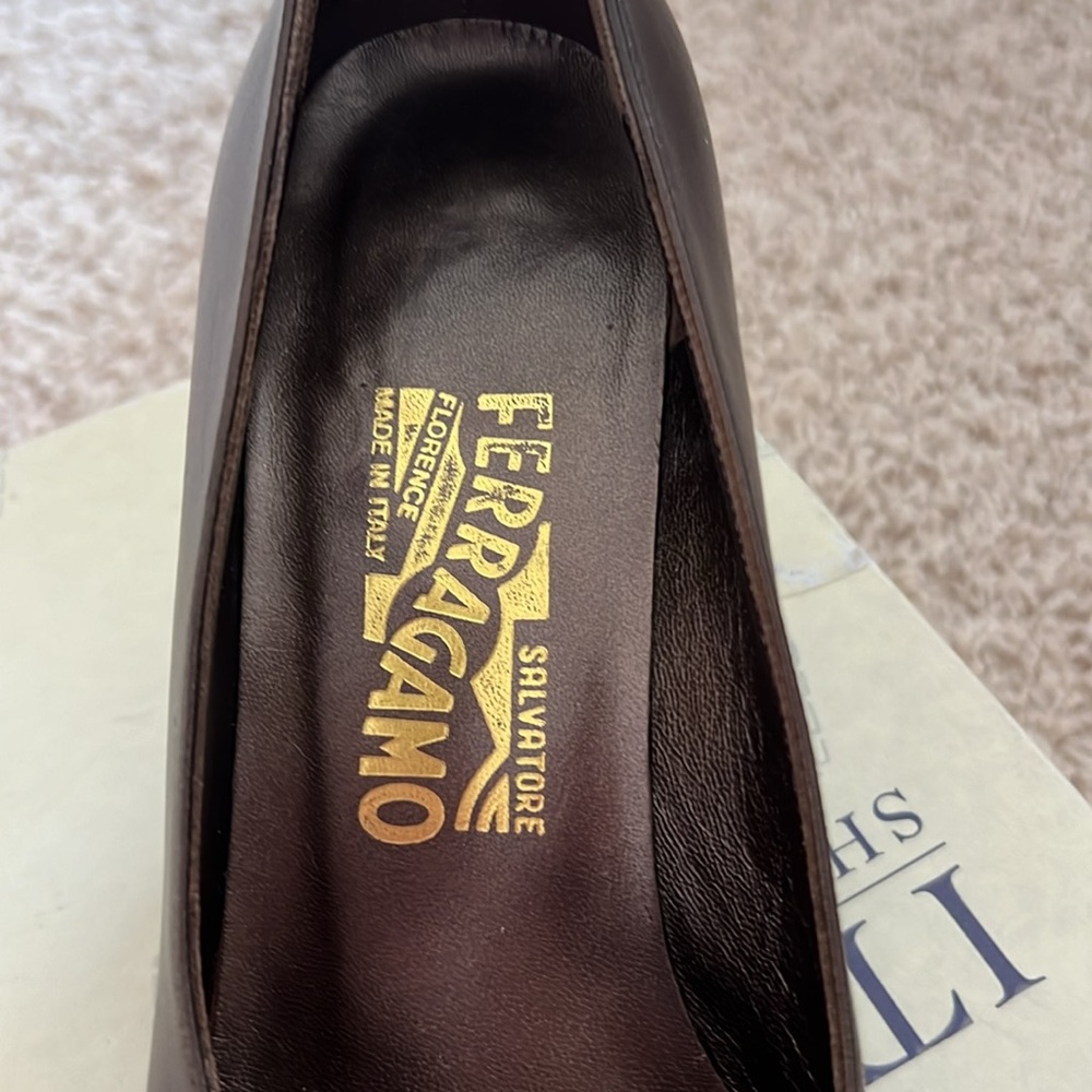 Salvatore Ferragamo Sangria Bronze Pump - Picture 2 of 6